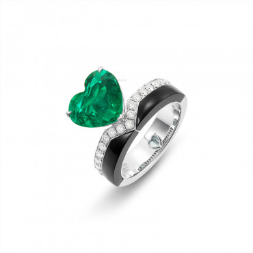 EMERALD, ONYX AND DIAMOND RING