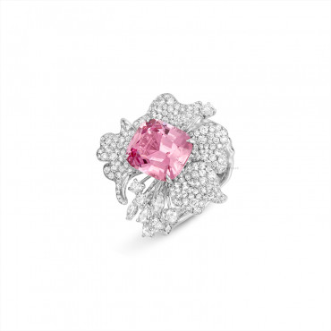 粉红色尖晶石配钻石“繁花”戒指