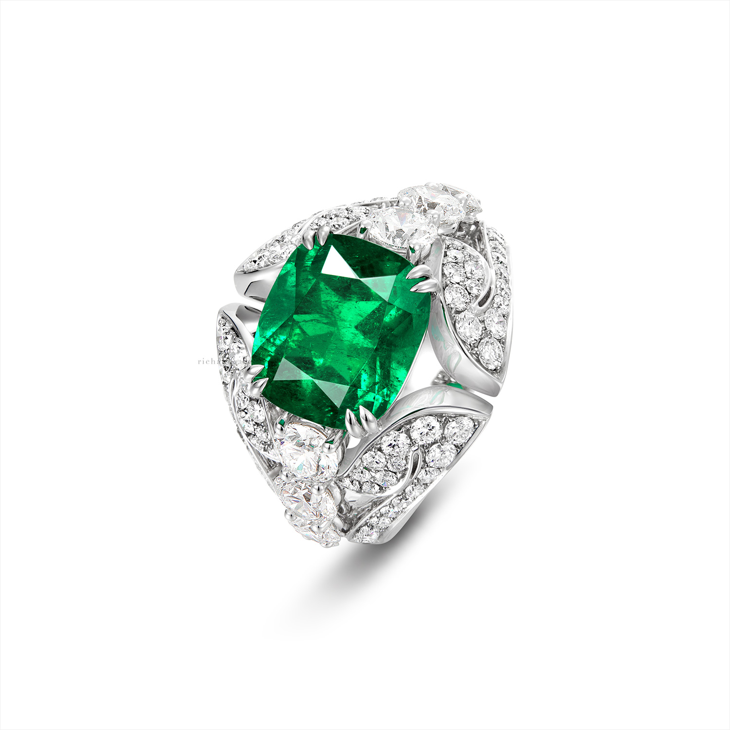 EMERALD AND DIAMOND RING