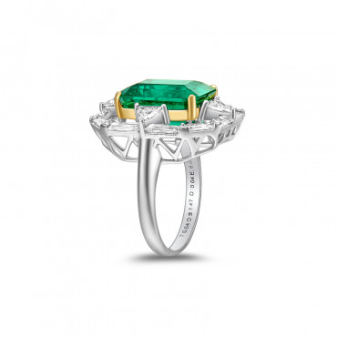 EMERALD AND DIAMOND RING