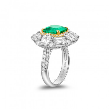 EMERALD AND DIAMOND RING